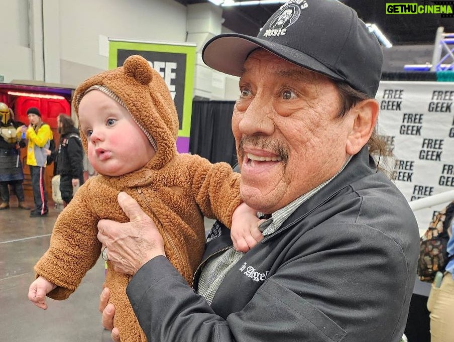 Danny Trejo Instagram - My first day at @fanexpoportland was great. Machete ain’t afraid of no ghosts, I’ve become an honorary Ghost Buster! Come join us for the final day Tomorrow, you won’t want to miss out on all the fun! #FanExpoPortland #starwars #ghostbusters #machete Oregon Convention Center