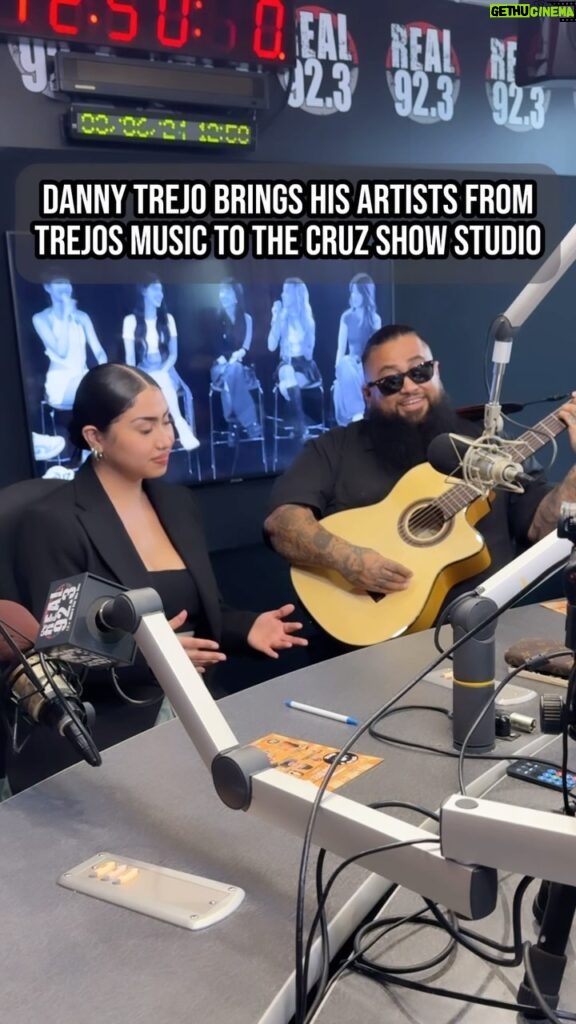 Danny Trejo Instagram - @cota_the_barber_ & @amoraajofficial stopped by with @officialdannytrejo to @thecruzshow and showed off with their incredible voices 🔥🔥 @trejosmusic #DannyTrejo #Amoraa #Cota #Souldiez