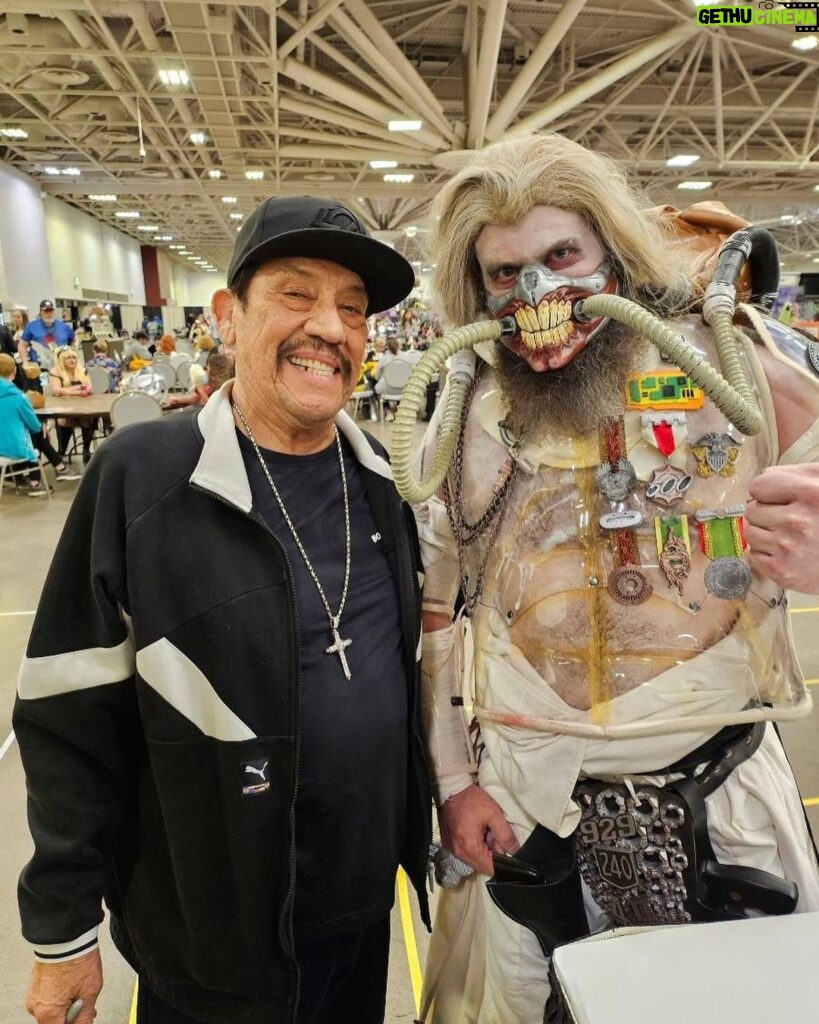 Danny Trejo Instagram - I have the best fans, just check out all these bad ass cosplays! Thank you @twincitiescon for a great weekend and everyone for coming out to see your Uncle Machete! #twincitiescon #dannytrejo #machete