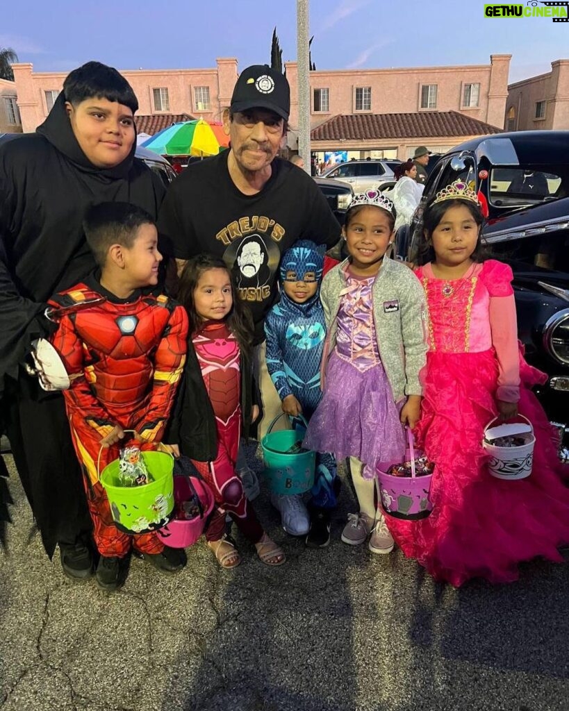 Danny Trejo Instagram - We had a great Halloween in the San Fernando Valley! #halloween #dannytrejo #machete