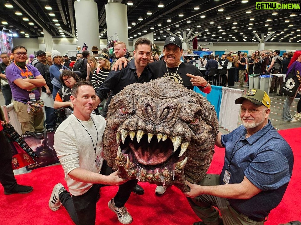 Danny Trejo Instagram - Check out the size of this Rancor head! I had a lot of fun this weekend at @fanexpovancouver with 🇨🇦 fans and fellow @starwars castmates. Can’t wait for next time Vancouver! ⚔️ #Machete #FanExpoVancouver