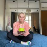 Danya Milokhin Instagram - Чуваки, у интернет-магазина @goldapple Happy birthday!!!! Порадуйте себя бьюти штучками - до 16 октября огромное количество брендов со скидками до 50% и подарки при покупке 🥰 У них кстати крутое приложение, скачивай и заказывай любимые бьюти штучки 😍😍😍 Все это с очень быстрой и фри доставкой от 1000 р Подарочки: 😍Sample Set Coswoker от 4 000 руб. 😍Подарок косметичка Gold Apple от 5 000 руб. *количество подарков ограничено