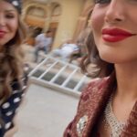 Dareen Haddad Instagram - فيكتورين وبديعة من مسلسل الضاحك الباكي اخراج أ /محمد فاضل نجيب الريحاني ❤️ #دارين_حداد #الضاحك_الباكي🎭 #الضاحك_الباكي #رازان_مغربي #محمد_فاضل مدينة الانتاج الاعلامي