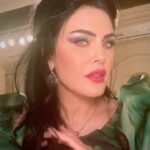 Dareen Haddad Instagram – The eighties 📽🎞📺🎄🎄🎄🎄🎄
Makeup & Style 80’s 
نيللي من مسلسل ستات بيت المعادي على @shahid.vod
#ستات_بيت_المعادي #theeighties #دارين_حداد #celebritystyle