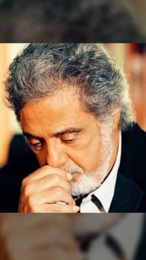Dariush Eghbali Instagram - زیر پاهای تو هستم، تو منو زنده نگه دار‫…‬

داریوش: بوف کور‬
شعر: فرهاد عزیزی | @far_azz 
آهنگ و تنظیم: فرزاد فتاحی | @fattahifarzad 
کارگردان: کوجی زادوری | @kojiland