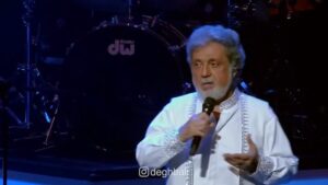 Dariush Eghbali Instagram - از حادثه جهان زاینده مترس ....