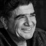 Dariush Eghbali Instagram - درگذشت استاد آواز ایران، محمدرضا شجریان، را به هموطنانم و خانواده ایشان تسلیت میگویم. او در اوج آسمان هنر ایران جا داشت. در عمق قلب هموطنانش هم جاودانه شد چرا که هنرِ خوب‌ زیستن را نیز میدانست. یاد، نام و صدایش خاموش نخواهد شد. داریوش