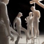 Dariush Eghbali Instagram - امروز بیش از دو سوم کشورهای جهان مجازات اعدام را لغو کرده‌اند اما ایران همچنان از این حرکت جهانی فرسنگ‌ها عقب مانده. آمار نشان می‌دهد که به ‌طور متوسط اجرای مجازات اعدام در کشورهای قاره آسیا بیش از سایر قاره‌هاست. ایران نه تنها هنوز از نظر اعدام مجرمان نوجوان و کودکان در صدر کشورهای جهان است، بلکه تعداد اعدام‌ها در ملاء عام ۶/۶ درصد افزایش داشته و اعدام زنان با رشدی ۱۴۰ درصدی روبرو بوده است مدافعین حقوق بشر یک‌صدا معتقدند که مجازات اعدام با شأن انسان و حق حیات در تضاد است. آمار نشان داده که مجازات مرگ نه تنها مانع از ارتکاب جرم از سوی مجرمان بالقوه نمیشود، بلکه در صدور چنین مجازاتی، خطر اعدام بی گناهان در اثر قضاوت نادرست، محروم بودن بسیاری از متهمان از دسترسی به روندی عادلانه، و اعترافاتی فاقد از حقیقت که بر اثر شکنجه بدست آمده نهفته است. در سرزمین ما، در بسیاری مواقع مجازات اعدام به شکل تبعیض آمیزی در ملاء عام، علیه قشر محروم و فقیر، اقلیت‌های مذهبی، قومی و مخالفین سیاسی به کار گرفته میشود. این در حالیست که به دلیل این که تعداد زیادی از اعدام‌ها در خفا صورت میگیرند، آمار واقعی اعدام شدگان مانند آمار دیگر آسیب های اجتماعی همیشه ضد و نقیض اند. حفظ حق حیات انسان، اصلی خدشه ناپذیر و حاصل تجربه‌ای دشوار و تاریخی است. دفتر تاریخ بشریت مملو از بی‌عدالتی‌هایی است که فقط با عزم راسخ و حس عدالتخواهی فرد فردِ جامعه با عدالت و انسانیت جایگزین شده. بر ماست که با اتحاد برای لغو حکم اعدام و پایان دادن به فضای وحشت مبارزه کنیم.