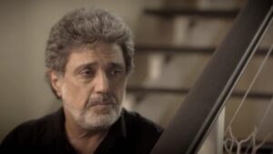 Dariush Eghbali Instagram - .
تو همه خاطره‌هامون حق دشمن مُرده‌ باده
حتی راه دشمنی رو هیچکی یادمون نداده

#همبستگی #زن_زندگی_آزادی #ایران