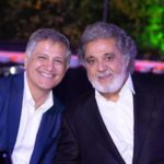 Dariush Eghbali Instagram - دوست عزیزم آقای جو کیانی، موسس و مدیر عامل کمپانی ماسیمو، یکی از پیشروترین و موفق‌ترین شرکت‌های فناوری پزشکی در جهان را هدایت میکند. در عین حال، با تاسیس جنبش ایمنی بیماران، او میکوشد از طریق آگاهی رسانی به بیماران و ارائه‌دهندگان خدمات پزشکی، ‌آمار مرگ بیماران به دلیل اشتباهات پزشکی را کاهش دهد ‎مثلث سلامت بر پایه همکاری سه ضلع سازمان‌های غیر انتفاعی و رسانه ها و افراد جامعه شکل گرفته است. من و همکارانم در بنیاد آینه، بعنوان بانی و معرف مثلث سلامت، همواره از پیوستن و همکاری دیگر نهادهای غیر انتفاعی استقبال کرده‌ایم تا در راستای توانمندسازی جامعه در مقابل آسیب های اجتماعی مفیدتر عمل کنیم ‎خوشحالم که جو عزیز و جنبش ایمنی بیماران مدتهاست در کنار بنیاد آینه و بخشی از مثلث سلامت هستند. استفاده از تجربیات او در پیشبرد اهداف آینه سهم به سزایی داشته است My dear friend, Mr. Joe Kiani, the founder and CEO of Masimo Foundation, created one of the leading, most successful and admired medical technology companies in the world. Furthermore, by establishing the Patient Safety Movement Foundation, with the goal of eliminating preventable patient harm and death in hospitals, he works with patient safety experts around the world to create Actionable Evidence-Based Practices that address the top challenges in patient safety. The health triangle is based on the cooperation of  non-profit organizations, media and members of the community. My colleagues and I at the Ayeneh Foundation, as founders and representatives of this health triangle, have always welcomed other non-profit organizations to join us in our goal of empowering the society against social harms. I am delighted that Joe and the Patient Safety Movement Foundation have been with Ayeneh Foundation and a part of the health triangle for a long time. His graciously shared experiences have made a significant contribution in advancing Ayeneh's goals. #patientsafetymovement #ayenehfoundation #dariusheghbali #joekiani