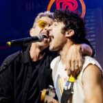 Darren Criss Instagram - i highly recommend playing a bunch of songs you love with and for a bunch of people you love… just like, for fun. what an incredible night 🤘🤪 🎸