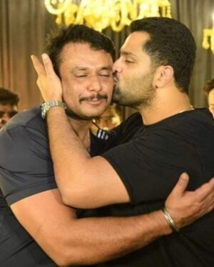 Darshan Thoogudeepa Instagram - ಹುಟ್ಟುಹಬ್ಬದ ಹಾರ್ದಿಕ ಶುಭಾಶಯಗಳು ಜೂನಿಯರ್. ನಿನ್ನ ಇಷ್ಟಾರ್ಥಗಳೆಲ್ಲ ಈಡೇರಲಿ. ದೇವರು ನಿನಗೆ ಆಯಸ್ಸು, ಆರೋಗ್ಯ ಮತ್ತು ನಿನ್ನ ಎಲ್ಲಾ ಚಿತ್ರಗಳು ಯಶಸ್ವಿಯಾಗಲೆಂದು ಎಂದು ಆಶಿಸುತ್ತೇನೆ. @abishekambareesh