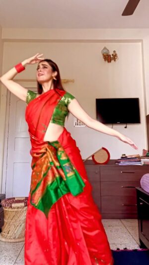 Darshana Banik Instagram - #durgapuja #pujo #reels #reelsinstagram #dance #trending #metadurgapujasquad #durgapuja2023 

I am in love with the song and the hookstep @monami_ghosh @antara_nandy 💕