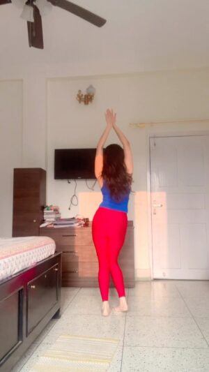 Darshana Banik Instagram - Loved the steps ,so felt like trying 😬

#reels #reelsinstagram #trending #dance #fun #instagood #2024