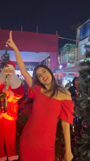 Darshana Banik Instagram - And the party season is on ♥️🎄🎅🏼♥️

#reels #reelsinstagram #reelitfeelit #christmas #newyear #party #evening #red #music #fun #fashion #transition