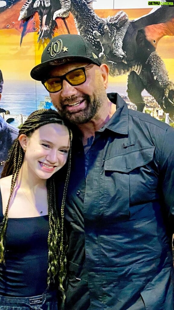 Dave Bautista Instagram - So proud of my little ❤️ @chloecolemanact crushing it as usual in the new #DnDMovie 🙌🏽 ..Huge thanks to team @dungeonsanddragonsmovie for helping me set up a screening for the cast of @myspymovie 🕵️‍♂️ We loved it! What an epic film!👏🏽Go grab your dice and roll out on 3.31