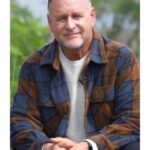 Dave Coulier Instagram - I share my story of grief and sobriety in the September issue of @guidepostsmedia. Read the full article, linked in my story. Guide Posts video and photo by @matthew.gilson Grooming @glamourbytaylor_mua Family photo by @melissacoulier