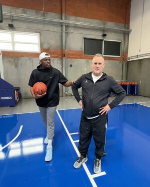Dave Coulier Instagram - Uncle Joey from 90’s hit show “Full House” can flat out shoot the basketball.🤯 @dcoulier | @lethalshooter #FullHouse