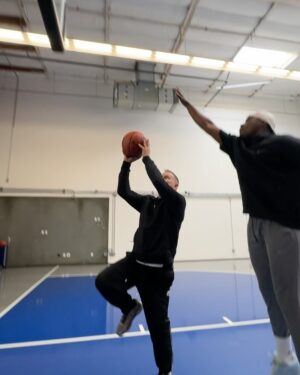 Dave Coulier Instagram - Uncle Joey from 90’s hit show “Full House” can flat out shoot the basketball.🤯 @dcoulier | @lethalshooter #FullHouse