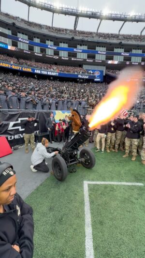 Dave Portnoy Instagram - In terms of how did I get here moments this may be #1.  I just fired the Army Cannon for the opening kickoff of #armynavygame  What an honor. 🇺🇸🇺🇸🇺🇸🇺🇸🇺🇸🇺🇸🇺🇸🇺🇸🇺🇸🇺🇸🇺🇸