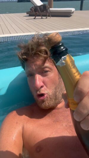Dave Portnoy Instagram - Everybody fired @deadspin yet again.  Shame.