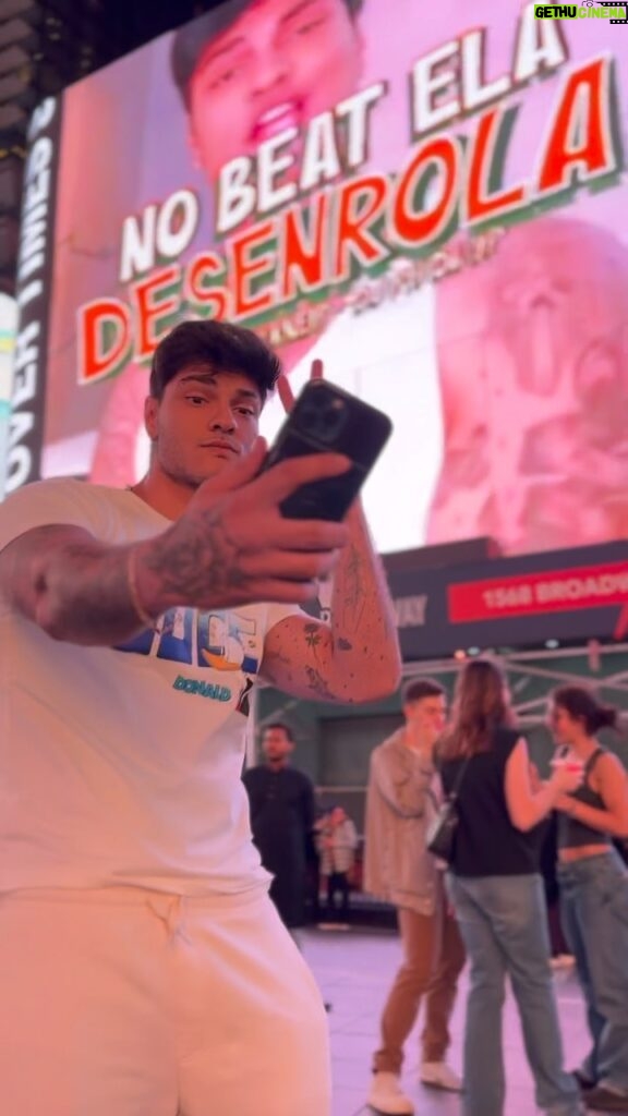 Davi Kneip Instagram - Estamos na Times Square em NOVA YORK 🇺🇸🔥