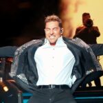 David Bisbal Instagram - Se acerca la Navidad. Y aunque la vida nos lleve muy lejos siempre encontraremos la manera de estar cerca.