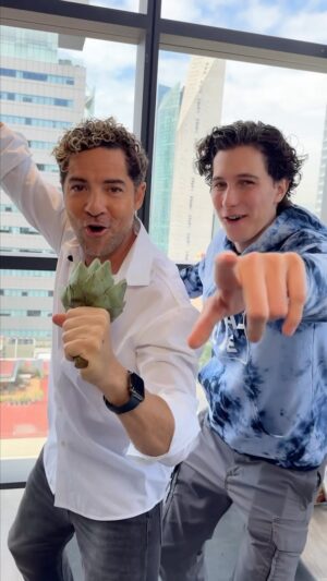 David Bisbal Instagram - Corazones de Alcachofa con @davidbisbal 🥩🥬 Tengo roto el corazooooon 💔 #quechille
