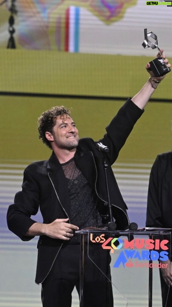 David Bisbal Instagram - 🕺🏻@davidbisbal cantando AVE MARÍA en directo en #LOS40MusicAwardsSantander es >>> WiZink Center