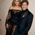David Bisbal Instagram - Cuántas cosas se han vivido esta semana en los @latingrammys . Desde el Best New Artist, pasando por el Person of The Year y después en la propia gala, entregando el mejor álbum de música flamenco, no os podéis imaginar con cuántos compañeros me he podido encontrar en Backstage, hotel, y eventos!! un gran acierto #Andalucia #sevilla espero que se pueda repetir. Prometo ir compartiendo un montón de cosas que he vivido esta semana. ❤️. Para aquellos que me preguntan del vestuario. @boglioliofficial
