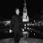 David Bisbal Instagram - Viviendo la noche más importante del flamenco en su historia! Más de 150 artistas deslumbrando la #plazaespañasevilla en la semana de los @latingrammys Gracias compañeros de @universalmusicgroup @universalspain @gtstalentspain ❤️