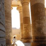 David Bisbal Instagram – Una de las cosas que más disfruté durante el día en que visitamos las canteras de Aswan, el Templo de Philae y el Templo de Kom Ombo, fue la forma en que estos templos han sido reutilizados a lo largo del tiempo. Se pueden ver inscripciones cristianas y grafitis de la expedición de Napoleón Bonaparte, lo que añade una capa adicional de historia y significado a estos antiguos sitios.

También hubo tiempo para disfrutar a bordo! Me dieron una Derbuka y me puse a tocar sin conocimiento! Ja ja ja ja ja ja. Sobre el tema de los animales, ya sabéis que me encantan!!! Qué bonicos los perros, me los llevaría todos a casa!