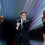 David Bisbal Instagram - Qué bien arropado estuve en el opening de los premios Goya con este gran cuerpo de baile!! ❤️