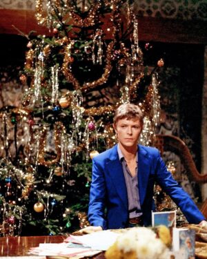 David Bowie Instagram - BOWIE & BING: THE FULL STORY BEHIND THE UNLIKELY CHRISTMAS DUET
 
“Peace on Earth, can it be, Can it be...”

Having already aired in the US, the UK got the chance to see David Bowie and Bing Crosby’s Christmas duet, Peace On Earth/Little Drummer Boy for the first time on this day in 1977.

Five years later the RCA release of the recording peaked at #3 for Christmas and the last week of 1982.

Thanks to Jason Draper for yet another in-depth piece which you can read over on Dig! via the link below.

David Bowie And Bing Crosby: The Full Story Behind The Unlikely Christmas Duet - https://www.thisisdig.com/feature/david-bowie-bing-crosby-peace-on-earth-little-drummer-boy-christmas-special-story/ (Linktree in bio)

#BowieForever #PeaceOnEarth #BowieBing