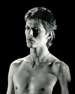 David Bowie Instagram - BOWIE & BING: THE FULL STORY BEHIND THE UNLIKELY CHRISTMAS DUET
 
“Peace on Earth, can it be, Can it be...”

Having already aired in the US, the UK got the chance to see David Bowie and Bing Crosby’s Christmas duet, Peace On Earth/Little Drummer Boy for the first time on this day in 1977.

Five years later the RCA release of the recording peaked at #3 for Christmas and the last week of 1982.

Thanks to Jason Draper for yet another in-depth piece which you can read over on Dig! via the link below.

David Bowie And Bing Crosby: The Full Story Behind The Unlikely Christmas Duet - https://www.thisisdig.com/feature/david-bowie-bing-crosby-peace-on-earth-little-drummer-boy-christmas-special-story/ (Linktree in bio)

#BowieForever #PeaceOnEarth #BowieBing