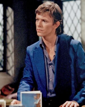 David Bowie Instagram - BOWIE & BING: THE FULL STORY BEHIND THE UNLIKELY CHRISTMAS DUET
 
“Peace on Earth, can it be, Can it be...”

Having already aired in the US, the UK got the chance to see David Bowie and Bing Crosby’s Christmas duet, Peace On Earth/Little Drummer Boy for the first time on this day in 1977.

Five years later the RCA release of the recording peaked at #3 for Christmas and the last week of 1982.

Thanks to Jason Draper for yet another in-depth piece which you can read over on Dig! via the link below.

David Bowie And Bing Crosby: The Full Story Behind The Unlikely Christmas Duet - https://www.thisisdig.com/feature/david-bowie-bing-crosby-peace-on-earth-little-drummer-boy-christmas-special-story/ (Linktree in bio)

#BowieForever #PeaceOnEarth #BowieBing