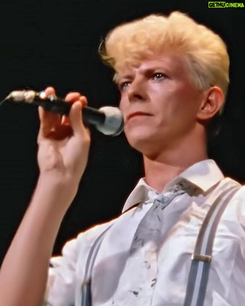 David Bowie Instagram - BOWIE’S LENNON TRIBUTE 40 YEARS AGO TONIGHT "Imagine all the people...” David Bowie’s Serious Moonlight World Tour climaxed with a performance of John Lennon’s Imagine in Hong Kong on December 8th, 1983. It was David’s tribute to his friend who had been shot and killed on the same day in New York in 1980. You can watch a visibly emotional Bowie singing the song to the sell-out audience at Hong Kong Coliseum here: https://lnk.to/DB-Imagine (Linktree in bio) Though today’s lyric is taken from aforementioned Lennon song, it could also apply to the record-breaking Bowie performance in Auckland twelve days earlier. Read all about that here: https://bit.ly/BowieDownUnder83Auckland (Linktree in bio) #BowieLennon #BowieDownUnder