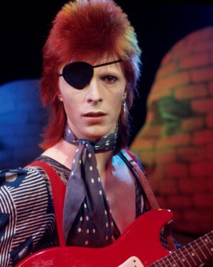 David Bowie Instagram - BOWIE COLLECTS EDISON AWARD 50 YEARS AGO TODAY

“It’s made out of old fisherman...”

On this day in 1974 (13th February), David Bowie attended a press reception at the Amstel Hotel in Amsterdam, where Ad Visser (host of Dutch music show Top Pop), presented him with the Edison Award and a certificate for the Most Popular Male Vocalist, with particular recognition given to Ziggy Stardust and The Spiders From Mars.

Recalling an earlier trip to London to visit David, Visser poured two glasses of an “old fisherman drink”, Schelvispekel*, to toast David’s win. 

David made the most of his visit to the Netherlands, including further work on the forthcoming Diamond Dogs album, several photo sessions with the new look and a recording of Rebel Rebel for Top Pop, which was broadcast a few weeks later. 

Watch a recently remastered version here on the TopPop YouTube channel: https://www.youtube.com/watch?v=d8BzPxWvdAs (Linktree in bio)

Here’s David speaking about that new 'pirate' look in 1993:

“I I had conjunctivitis, so I made the most of it and dressed like a pirate. Stopped just short of the parrot. I had this most incredible jacket that I was wearing that night, it was a bottle-green bolero jacket that Freddie made for me, and he got an artist to paint, using the appliqué technique, this supergirl from a Russian comic on the back. But I took the jacket off during the press conference and somebody stole it.”

The light-fingered journalist who lifted the jacket is well known and has made no attempt to hide their identity, in fact, quite the opposite. So, no need to give them more publicity here.

#BowieRebelRebel50 #BowieNetherlands #BowieTopPop

(Continued in comments)