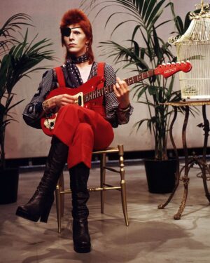 David Bowie Instagram - BOWIE COLLECTS EDISON AWARD 50 YEARS AGO TODAY

“It’s made out of old fisherman...”

On this day in 1974 (13th February), David Bowie attended a press reception at the Amstel Hotel in Amsterdam, where Ad Visser (host of Dutch music show Top Pop), presented him with the Edison Award and a certificate for the Most Popular Male Vocalist, with particular recognition given to Ziggy Stardust and The Spiders From Mars.

Recalling an earlier trip to London to visit David, Visser poured two glasses of an “old fisherman drink”, Schelvispekel*, to toast David’s win. 

David made the most of his visit to the Netherlands, including further work on the forthcoming Diamond Dogs album, several photo sessions with the new look and a recording of Rebel Rebel for Top Pop, which was broadcast a few weeks later. 

Watch a recently remastered version here on the TopPop YouTube channel: https://www.youtube.com/watch?v=d8BzPxWvdAs (Linktree in bio)

Here’s David speaking about that new 'pirate' look in 1993:

“I I had conjunctivitis, so I made the most of it and dressed like a pirate. Stopped just short of the parrot. I had this most incredible jacket that I was wearing that night, it was a bottle-green bolero jacket that Freddie made for me, and he got an artist to paint, using the appliqué technique, this supergirl from a Russian comic on the back. But I took the jacket off during the press conference and somebody stole it.”

The light-fingered journalist who lifted the jacket is well known and has made no attempt to hide their identity, in fact, quite the opposite. So, no need to give them more publicity here.

#BowieRebelRebel50 #BowieNetherlands #BowieTopPop

(Continued in comments)