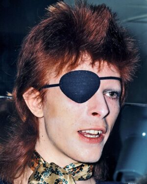 David Bowie Instagram - BOWIE COLLECTS EDISON AWARD 50 YEARS AGO TODAY

“It’s made out of old fisherman...”

On this day in 1974 (13th February), David Bowie attended a press reception at the Amstel Hotel in Amsterdam, where Ad Visser (host of Dutch music show Top Pop), presented him with the Edison Award and a certificate for the Most Popular Male Vocalist, with particular recognition given to Ziggy Stardust and The Spiders From Mars.

Recalling an earlier trip to London to visit David, Visser poured two glasses of an “old fisherman drink”, Schelvispekel*, to toast David’s win. 

David made the most of his visit to the Netherlands, including further work on the forthcoming Diamond Dogs album, several photo sessions with the new look and a recording of Rebel Rebel for Top Pop, which was broadcast a few weeks later. 

Watch a recently remastered version here on the TopPop YouTube channel: https://www.youtube.com/watch?v=d8BzPxWvdAs (Linktree in bio)

Here’s David speaking about that new 'pirate' look in 1993:

“I I had conjunctivitis, so I made the most of it and dressed like a pirate. Stopped just short of the parrot. I had this most incredible jacket that I was wearing that night, it was a bottle-green bolero jacket that Freddie made for me, and he got an artist to paint, using the appliqué technique, this supergirl from a Russian comic on the back. But I took the jacket off during the press conference and somebody stole it.”

The light-fingered journalist who lifted the jacket is well known and has made no attempt to hide their identity, in fact, quite the opposite. So, no need to give them more publicity here.

#BowieRebelRebel50 #BowieNetherlands #BowieTopPop

(Continued in comments)