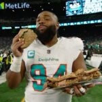 David Chang Instagram – The first Black Friday @nflonprime game is in the books. Grateful to the entire TNF family for helping me showing me the way. We worked 7 months to bring The Wedge Breaker…the inaugural thanksgiving leftover sandwich to the mvp of game. 🙏 to the entire @wholefoods @momofukugoods @majordomomedia @cookanyday @meyercookware @nyjets @miamidolphins & @metlifestadium kitchen crew for all of the help. Al doesn’t know what he’s missed out on!! ❤️ dc