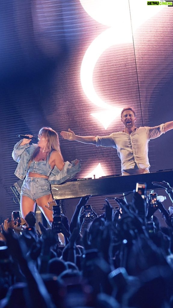 David Guetta Instagram - Thanks to @beckyhill for joining me on stage at @ushuaiaibiza to perform our track “Crazy What Love Can Do”!!! Once again, this is happening only in Ibiza!!! We missed you @official_ellahenderson 🫶🏼🫶🏼🫶🏼 Ushuaïa Ibiza