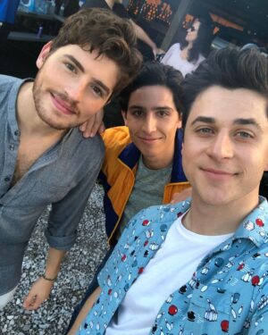 David Henrie Instagram - TBT to making @thisistheyearfilm with some amazing people! What a special time making an uplifting movie that I can’t wait for y’all to see soon! Stay tuned cause we do have some exciting news regarding distribution! Love y’all and can’t wait to keep making content that will put a smile on your face and help heal the brokenness in and around all of us.