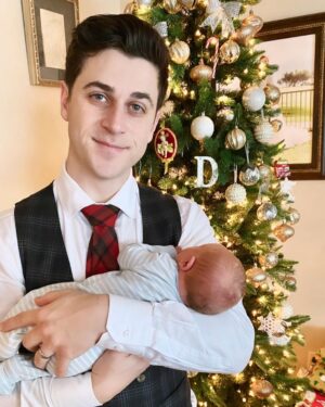 David Henrie Instagram - How is everyone enjoying their break? Spending any time reflecting on the past year and identifying opportunities for personal growth? This year in particular is the best year to self reflect. It’s the year most of us were met with real conflict. And it’s only in conflict that we learn about ourselves. Did we fall into vice? Did we conquer and grow in virtue? So what did you learn? As I stare into my sons eyes I am encouraged to learn from 2020 and better myself in 2021. I’m gonna pick particular virtues I need to grow in and do my best to get up once more then I fall on the way to attain them.