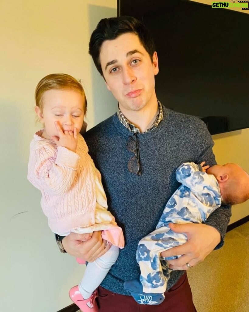 David Henrie Instagram - I’ve finally discovered what my two hands were made for. #dadmode