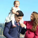 David Henrie Instagram - Merry Christmas from me, Maria, Pia and James. Incredibly grateful for you all and wish everyone a joyous holiday season. I wanna make it a little extra special as well, so I’m gonna drop my cameo price to the lowest it’s been at year ($25) from now until Christmas Eve, and I’ll get them all done before Christmas! Pics by @jack_shot