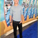 David Henrie Instagram - #TBT back in the good old days 2010 haha!!! Favorite shows from 2010?! Go!!!! Lemme hear em. Throw some music and movies in there too! Ps what was I thinking with the belt….