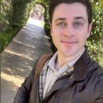 David Henrie Instagram - How are your resolutions going this year? Is your focus to give things up or to grow in something? My focus is the latter, working hard to identify virtues that combat vices! Let’s go!!! . . . . . #NewYearsResolutions #Resolutions #Virtue #CheckIn #Actor #Inspire