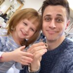 David Henrie Instagram - PIA’S FIRST HAIR CUT. I’m deceased lol. As her hair was falling on the floor I was like ‘I can’t take her hair home and save it. That’d be way too cheesy ‘dad’ of me. That’s something my dad/mom would do. No way. I’m different’. CUT TO: 10 seconds later, I have her curls as a memento and I’ll now have them forever haha. I now realize that our cheesy parents were never cheesy at all, they just loved the living daylights out of us and didn’t care about what others thought. All they cared about was me. . . . . . #prouddad #cheesydad #fatherhood #dad #fatherdaughter #fun