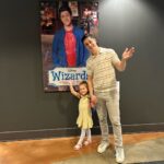 David Henrie Instagram - My baby girl getting to visit me on set is a memory I’ll never forget. She still doesn’t quite get what’s going on, but she’s proud of me 🥰 Although, she burst in to tears when she saw the wizards movie at the part where I get sucked into quick sand 😂❤️ . . . . . #DadLife #GirlDad #Wizards #Disney #ProudDad #Actor